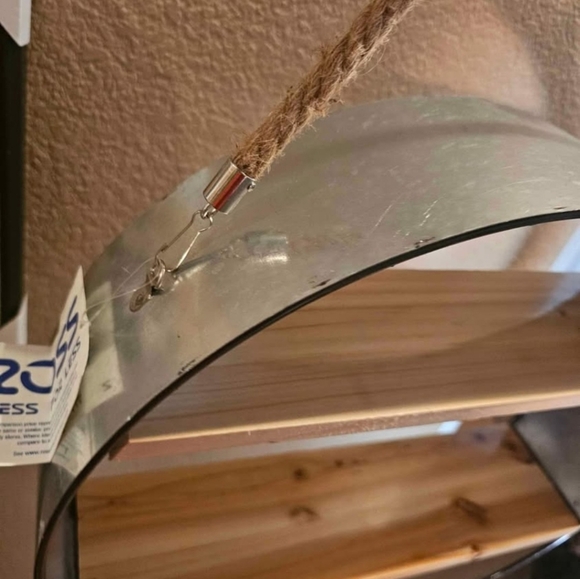 New wall shelf organizer( packaging around ripped off) - Picture 4 of 5